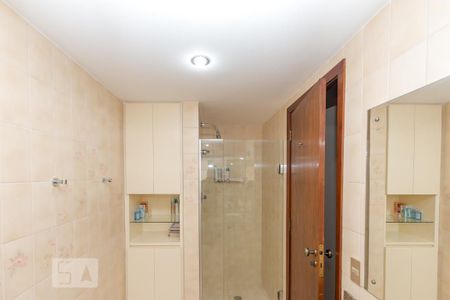 Apartamento à venda com 200m², 4 quartos e 3 vagasBanheiro da Suíte 1