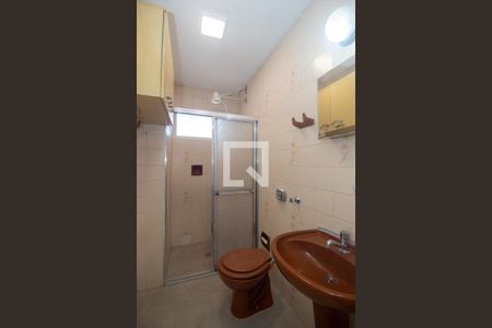 Banheiro de kitnet/studio para alugar com 1 quarto, 39m² em Cel. Aparicio Borges, Porto Alegre