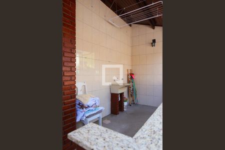 Casa à venda com 180m², 3 quartos e 2 vagas Casa à venda com 180m², 3 quartos e 2 vagasLavanderia