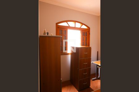 Casa à venda com 180m², 3 quartos e 2 vagas Casa à venda com 180m², 3 quartos e 2 vagasQuarto 2