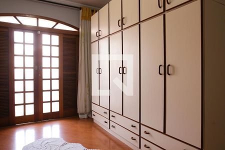 Casa à venda com 180m², 3 quartos e 2 vagas Casa à venda com 180m², 3 quartos e 2 vagasSuite