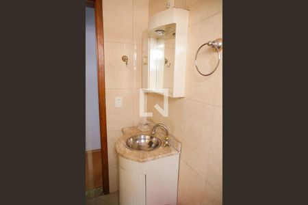 Casa à venda com 180m², 3 quartos e 2 vagas Casa à venda com 180m², 3 quartos e 2 vagasBanheiro 2