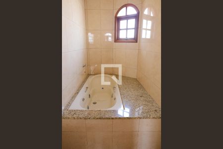 Casa à venda com 180m², 3 quartos e 2 vagas Casa à venda com 180m², 3 quartos e 2 vagasSuite Banheiro