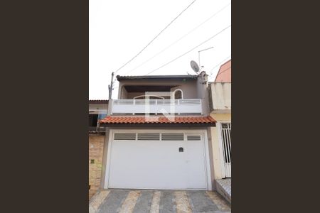 Casa à venda com 180m², 3 quartos e 2 vagas Casa à venda com 180m², 3 quartos e 2 vagasFachada