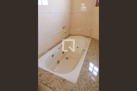 Casa à venda com 180m², 3 quartos e 2 vagas Casa à venda com 180m², 3 quartos e 2 vagasSuite Banheiro