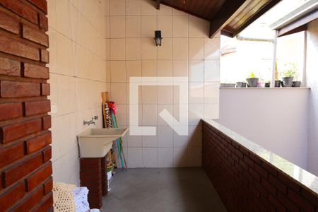 Casa à venda com 180m², 3 quartos e 2 vagas Casa à venda com 180m², 3 quartos e 2 vagasLavanderia