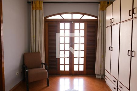 Casa à venda com 180m², 3 quartos e 2 vagas Casa à venda com 180m², 3 quartos e 2 vagasSuite