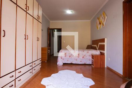 Casa à venda com 180m², 3 quartos e 2 vagas Casa à venda com 180m², 3 quartos e 2 vagasSuite