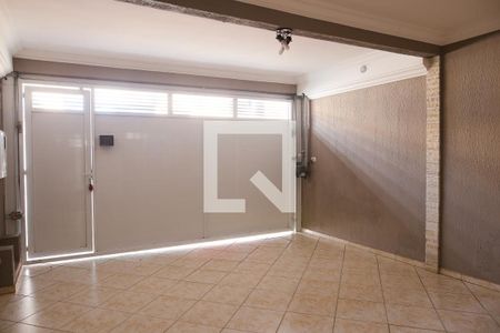 Casa à venda com 180m², 3 quartos e 2 vagas Casa à venda com 180m², 3 quartos e 2 vagasGaragem
