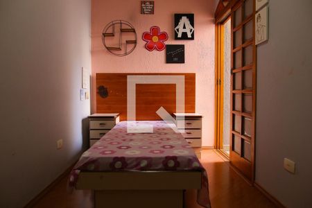 Casa à venda com 180m², 3 quartos e 2 vagas Casa à venda com 180m², 3 quartos e 2 vagasQuarto 4