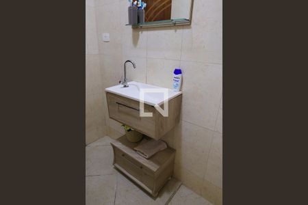 Casa à venda com 180m², 3 quartos e 2 vagas Casa à venda com 180m², 3 quartos e 2 vagasBanheiro 3