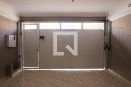 Casa à venda com 180m², 3 quartos e 2 vagas Casa à venda com 180m², 3 quartos e 2 vagasGaragem