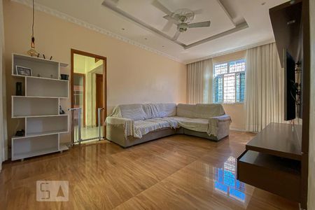Sala de casa à venda com 3 quartos, 225m² em Olaria, Rio de Janeiro