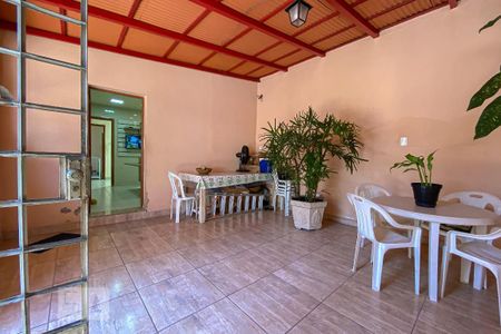 Casa à venda com 225m², 3 quartos e 5 vagasQuintal