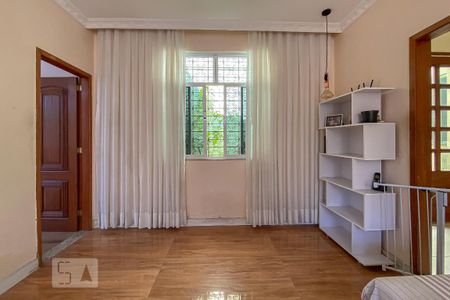 Sala de casa à venda com 3 quartos, 225m² em Olaria, Rio de Janeiro