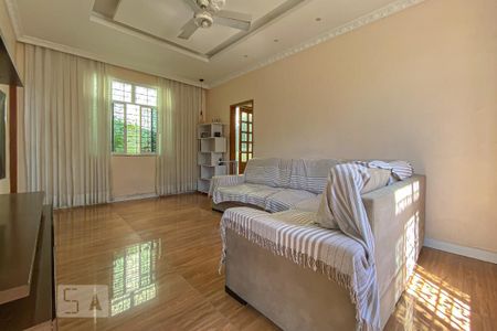 Casa à venda com 225m², 3 quartos e 5 vagasSala