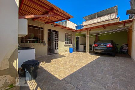 Casa à venda com 225m², 3 quartos e 5 vagasQuintal - Garagem