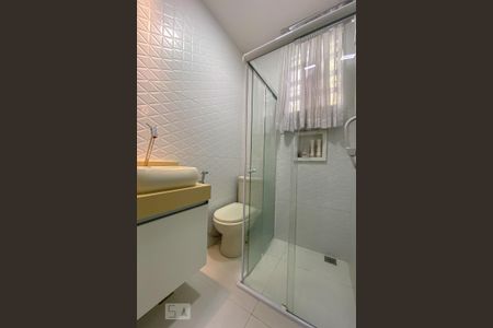 Casa à venda com 225m², 3 quartos e 5 vagasBanheiro da Suíte 1