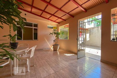 Casa à venda com 225m², 3 quartos e 5 vagasQuintal