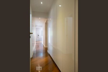 Apartamento à venda com 150m², 4 quartos e 3 vagascorredor quartos