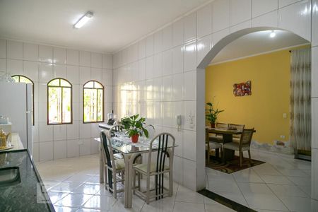 Casa à venda com 300m², 4 quartos e 5 vagas Casa à venda com 300m², 4 quartos e 5 vagasCozinha