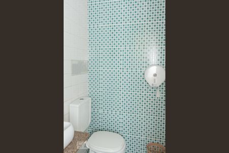 Apartamento à venda com 140m², 3 quartos e 1 vaga Apartamento à venda com 140m², 3 quartos e 1 vagaÁrea comum - salão de festas (banheiro)