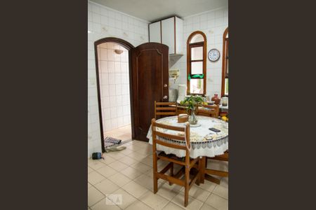 Casa à venda com 240m², 3 quartos e 5 vagasCozinha e Área de Serviço