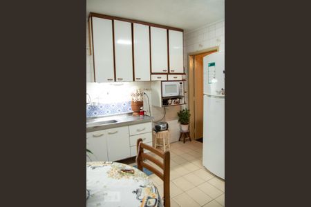 Casa à venda com 240m², 3 quartos e 5 vagasCozinha e Área de Serviço