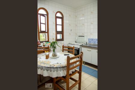 Casa à venda com 240m², 3 quartos e 5 vagasCozinha e Área de Serviço