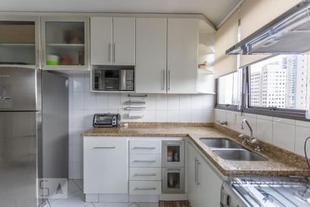 Apartamento à venda com 93m², 2 quartos e 3 vagas Apartamento à venda com 93m², 2 quartos e 3 vagasCozinha