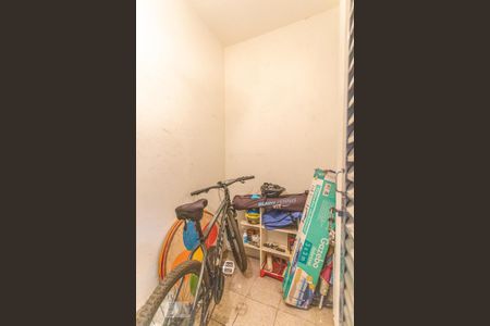 Apartamento à venda com 93m², 2 quartos e 3 vagas Apartamento à venda com 93m², 2 quartos e 3 vagasDeposito