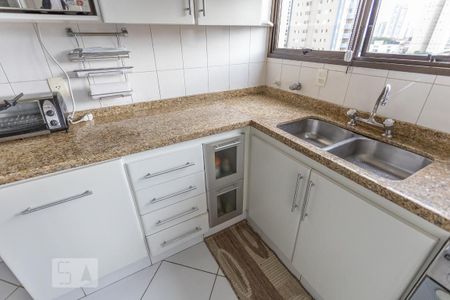 Apartamento à venda com 93m², 2 quartos e 3 vagas Apartamento à venda com 93m², 2 quartos e 3 vagasCozinha