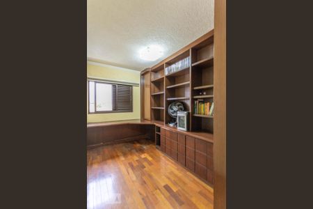 Apartamento à venda com 93m², 2 quartos e 3 vagas Apartamento à venda com 93m², 2 quartos e 3 vagasEscritório