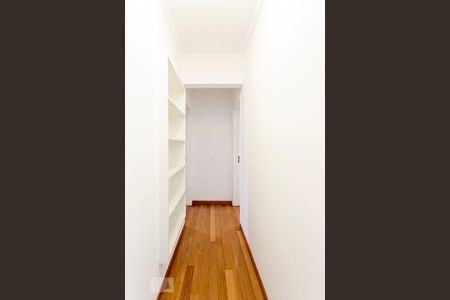 Corredor de apartamento para alugar com 2 quartos, 108m² em Pinheiros, São Paulo