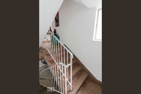Casa à venda com 380m², 3 quartos e 5 vagasEscadas Garagem