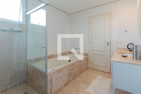 Apartamento à venda com 308m², 5 quartos e 5 vagasSuíte 1 - banheiro 2