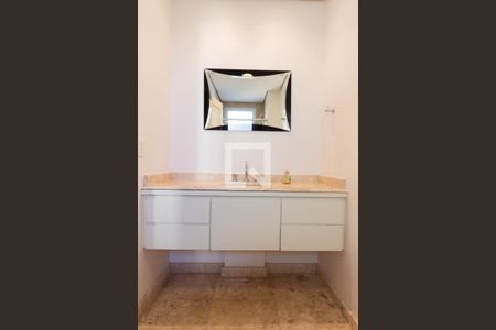 Apartamento à venda com 308m², 5 quartos e 5 vagasSuíte 4 - banheiro