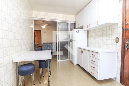 Apartamento para alugar com 206m², 3 quartos e 2 vagas Apartamento para alugar com 206m², 3 quartos e 2 vagasCozinha