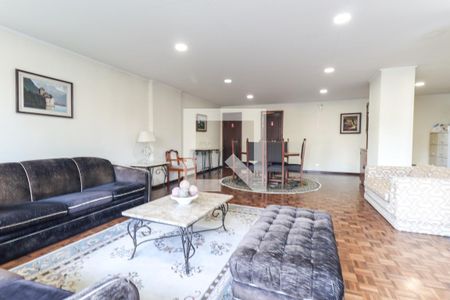 Apartamento para alugar com 206m², 3 quartos e 2 vagas Apartamento para alugar com 206m², 3 quartos e 2 vagasÁrea comum - Salão de festas