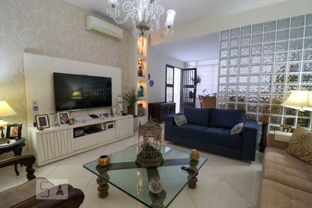 Apartamento à venda com 160m², 3 quartos e 1 vagaSala