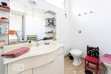 Casa à venda com 451m², 4 quartos e 5 vagasBanheiro da Suite 1