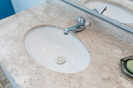 Casa à venda com 451m², 4 quartos e 5 vagasPia do Banheiro da Suite 2