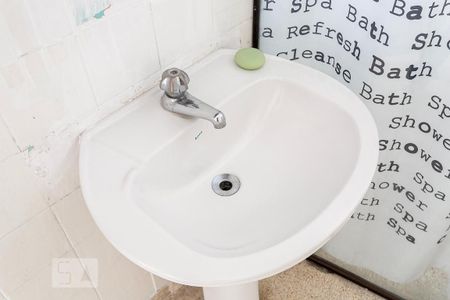 Casa à venda com 451m², 4 quartos e 5 vagasPia do Banheiro da Edícula