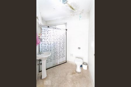 Casa à venda com 451m², 4 quartos e 5 vagasBanheiro da Edícula