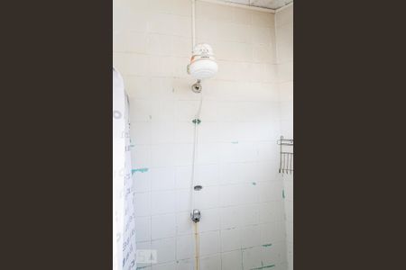 Casa à venda com 451m², 4 quartos e 5 vagasChuveiro do Banheiro da Edícula