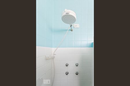 Casa à venda com 451m², 4 quartos e 5 vagasChuveiro do Banheiro da Suite 2