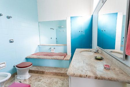 Casa à venda com 451m², 4 quartos e 5 vagasBanheiro da Suite 2