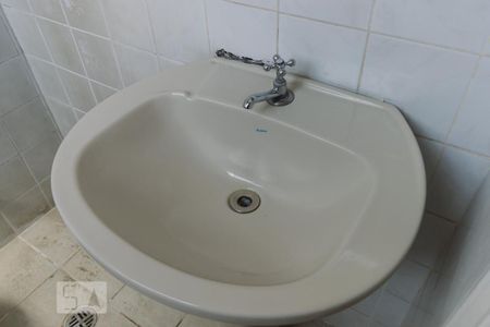 Casa à venda com 250m², 6 quartos e 11 vagasBanheiro da Suíte 4 Pia