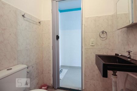 Banheiro  de casa para alugar com 1 quarto, 45m² em Vila Libanesa, São Paulo