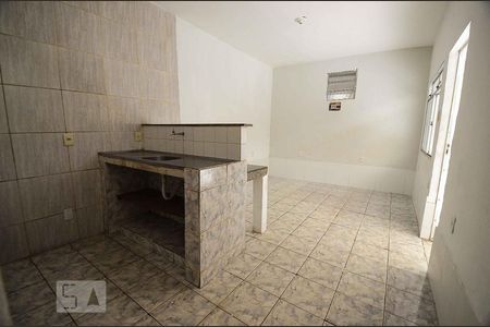 Sala/Cozinha de apartamento para alugar com 1 quarto, 21m² em Cacuia, Rio de Janeiro